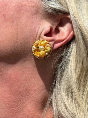 Vintage Handcrafted Yellow Shell & Pearl Round Clip On Earrings